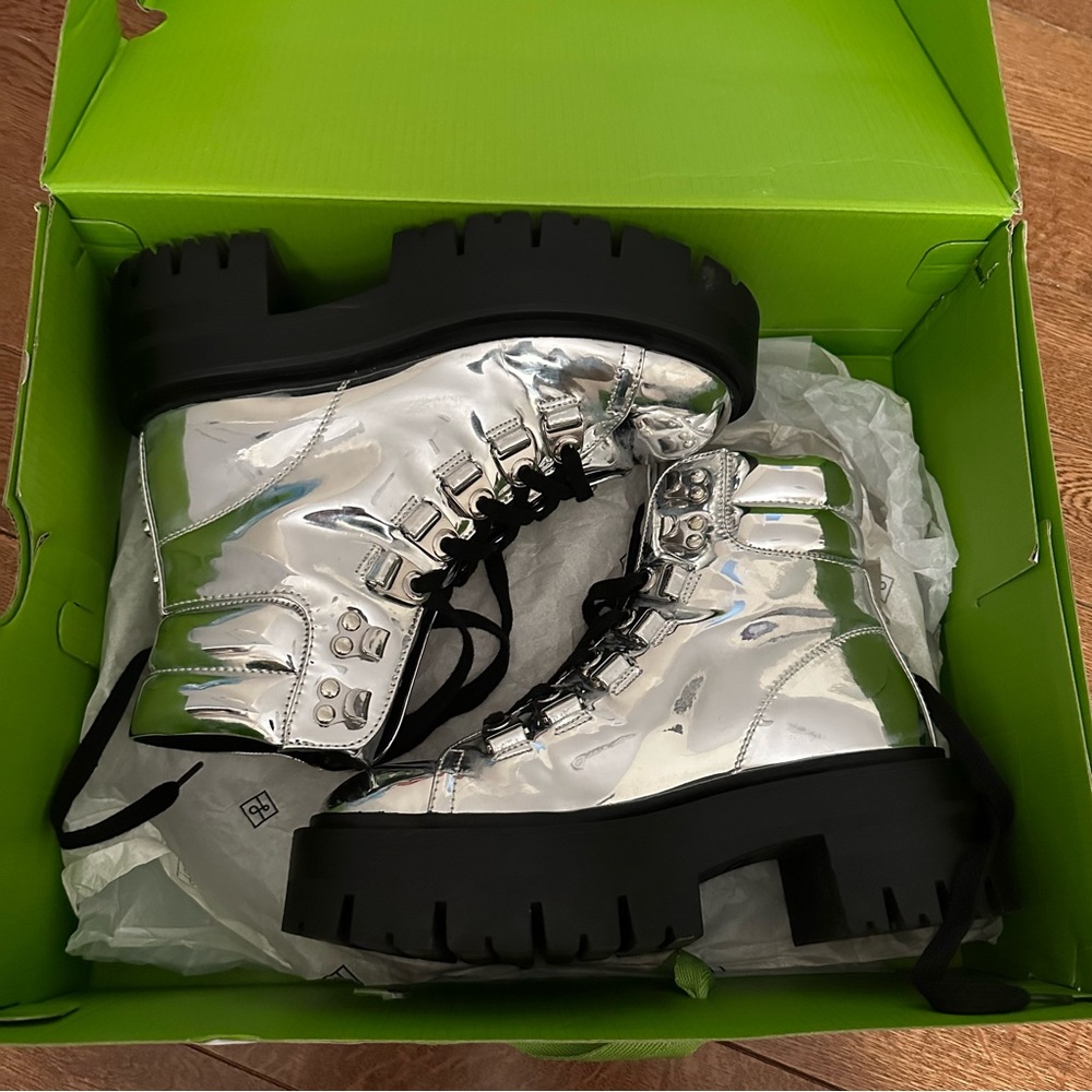 Metallic boots - Picture 5 of 11
